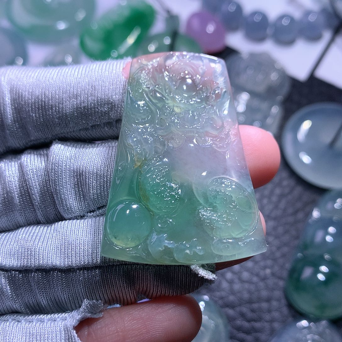 【闪购商品】翡翠未镶嵌颈饰龙牌