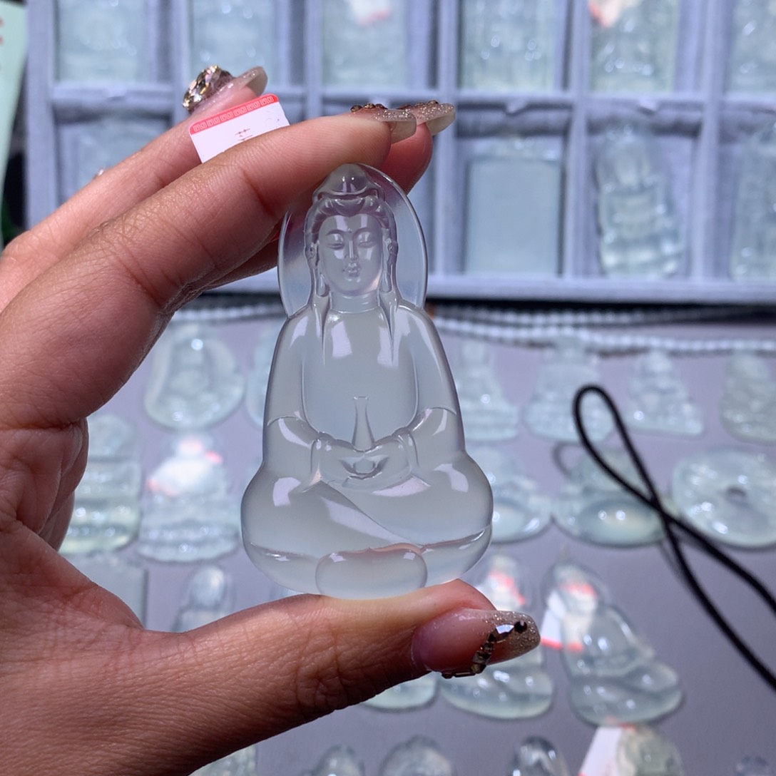 蛇纹石玉颈饰未镶嵌?****夜