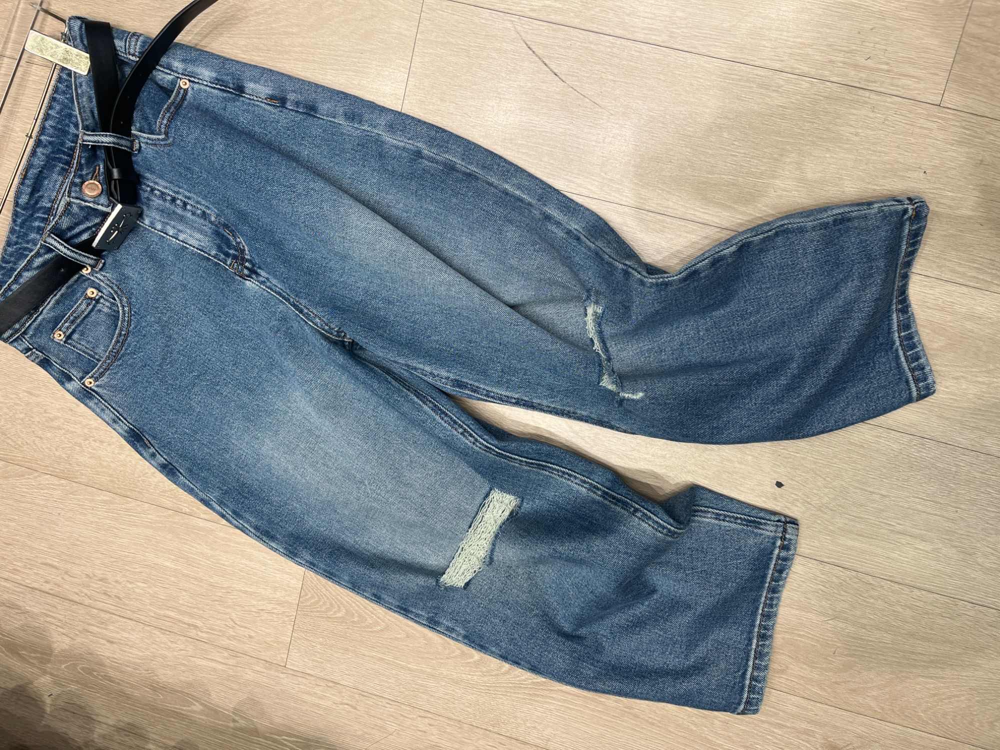 韩系双裤腿破洞直筒牛仔裤  22397