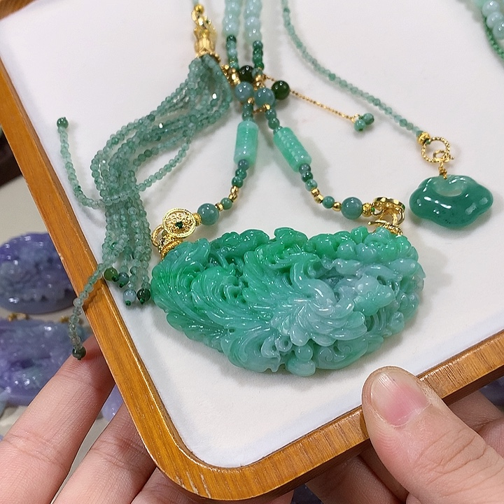 翡翠未镶嵌颈饰翡翠吊坠