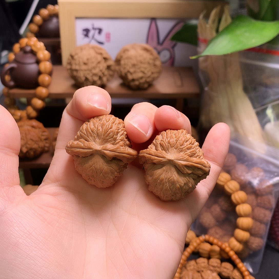 文玩核桃吊坠白狮子手捻