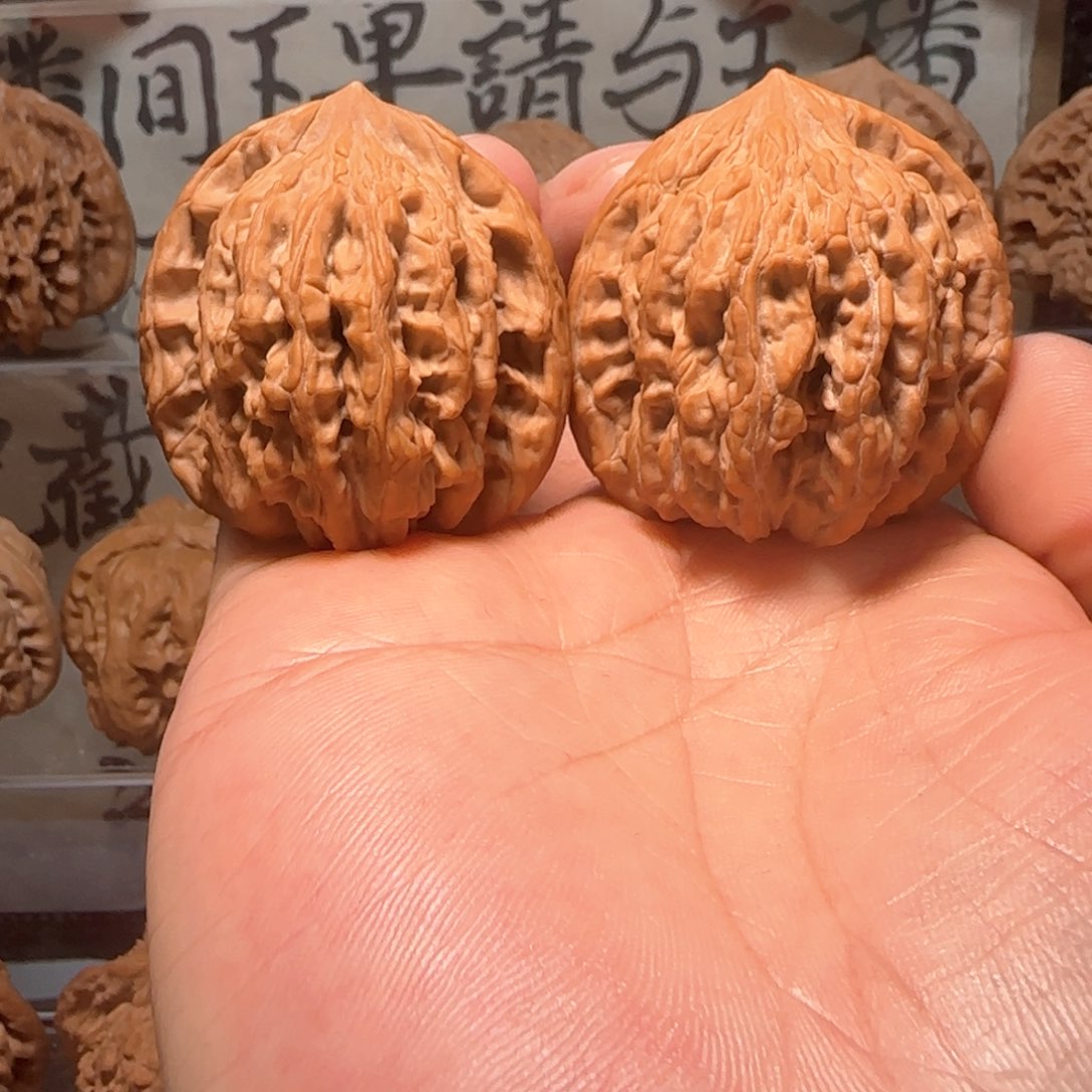 文玩核桃吊坠虎头尖部微修4.2尺