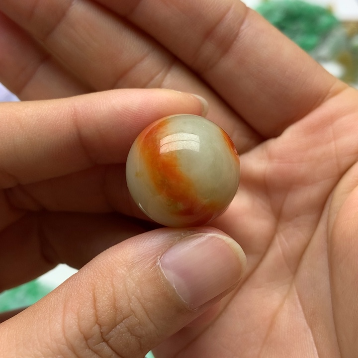 翡翠颈饰未镶嵌薄**翼翡翠