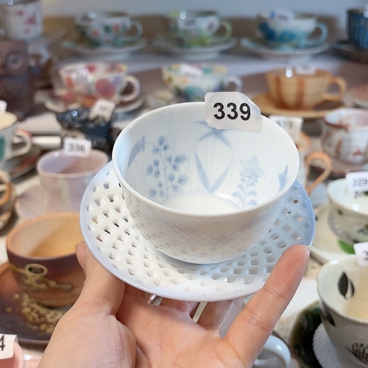 瓷片带底款内汇茶杯套装