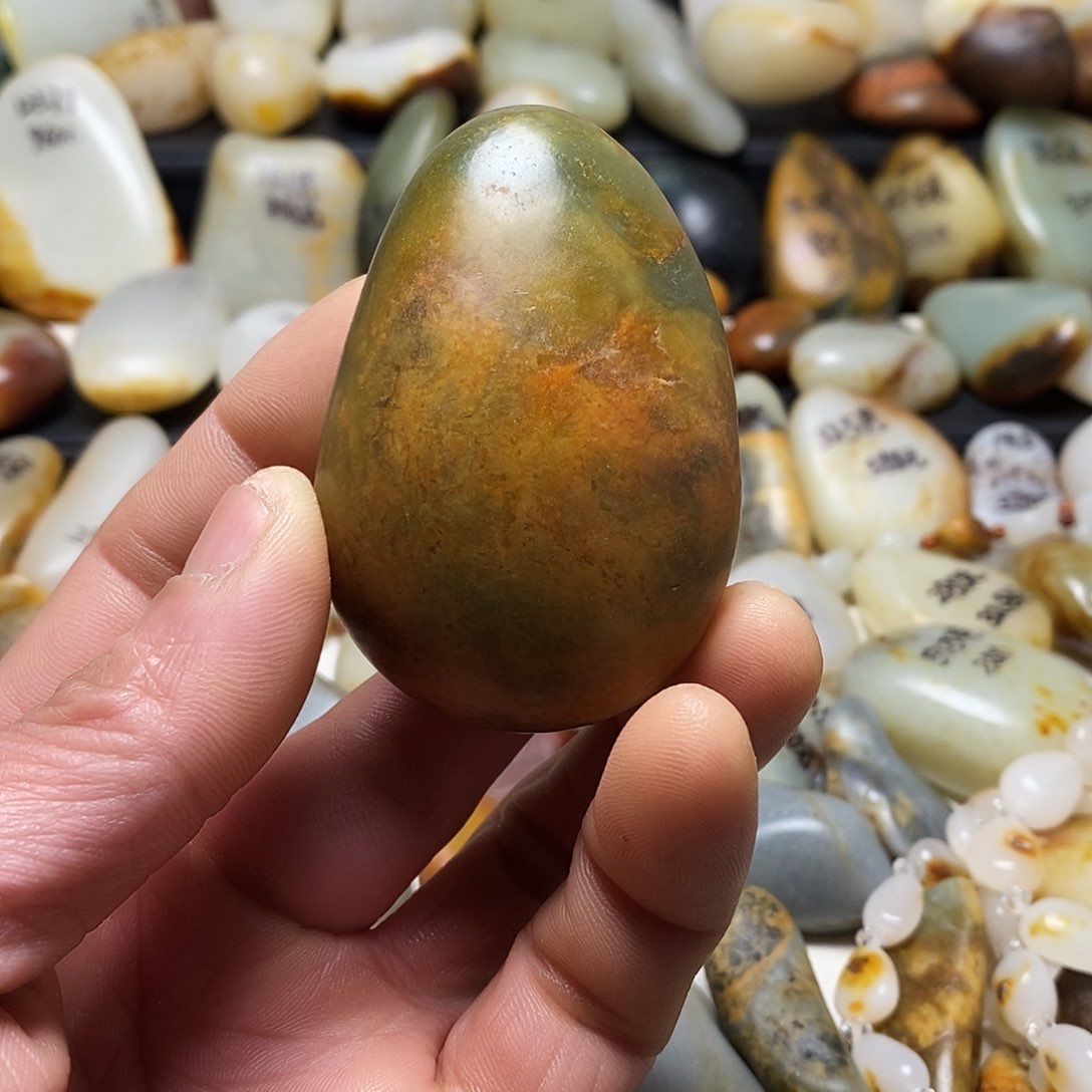 和田玉颈饰未镶嵌手把件