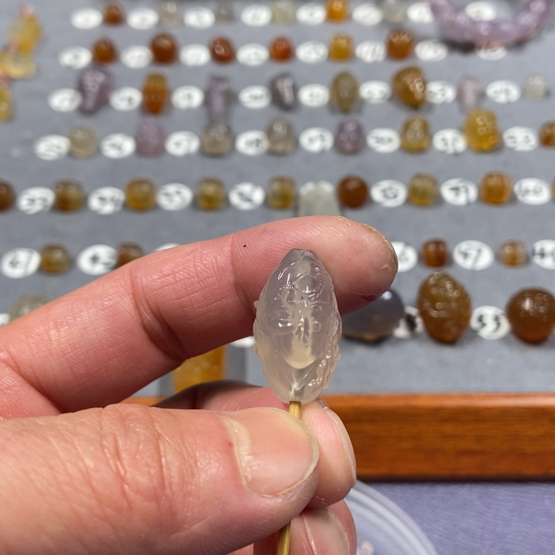 金***起玛瑙/玉髓合金颈饰美女