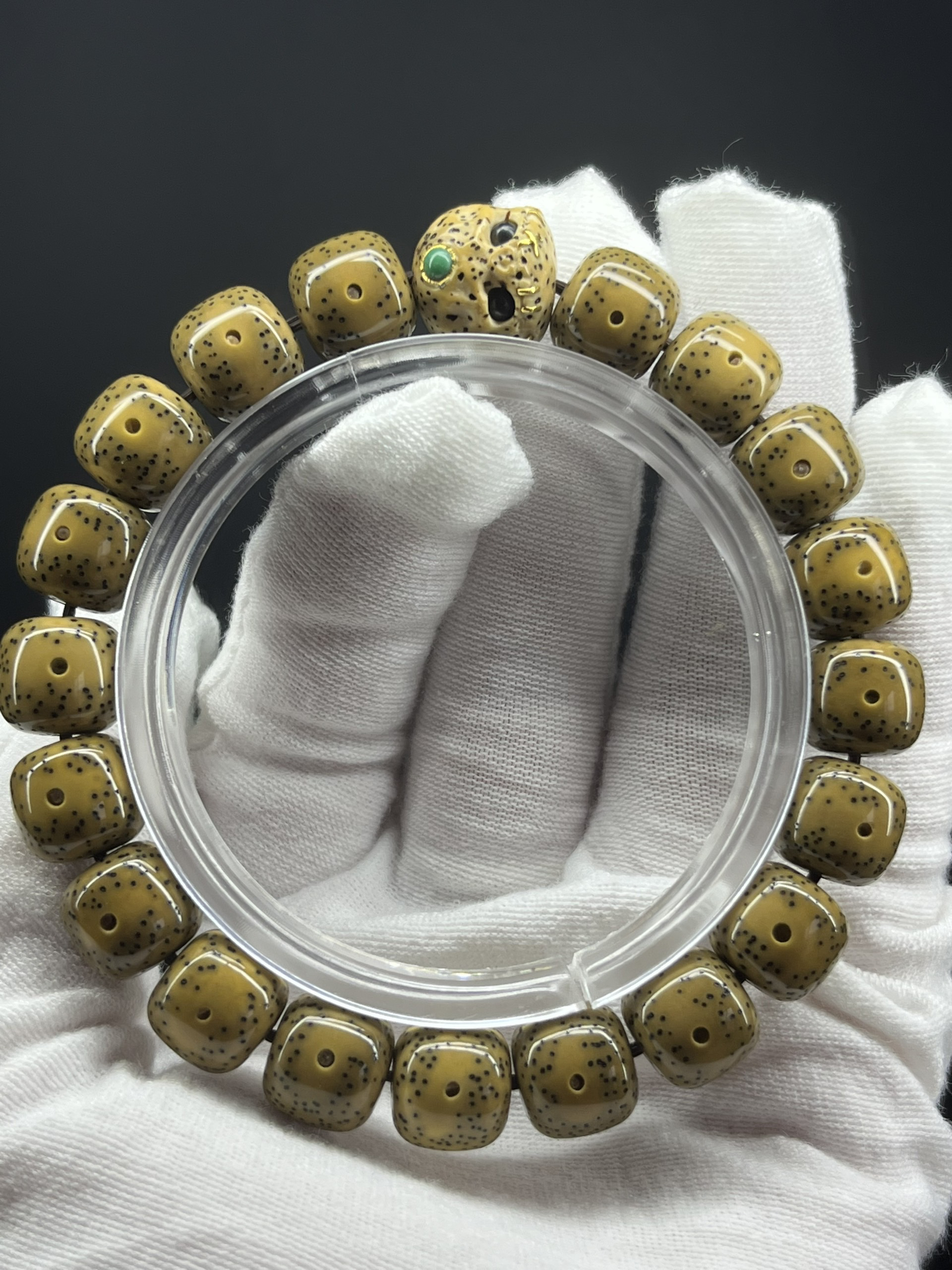 古铜黄，石玉绿包白单凤眼留白11x10桶珠，打底好，原生态星月菩提