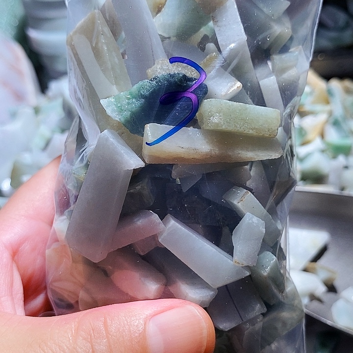 颈饰未镶嵌翡翠鱼缸料3