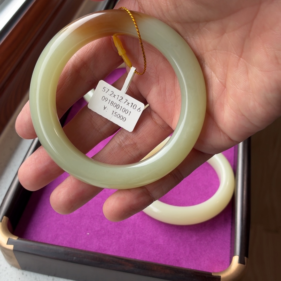 和田玉（糖玉）未镶嵌手镯