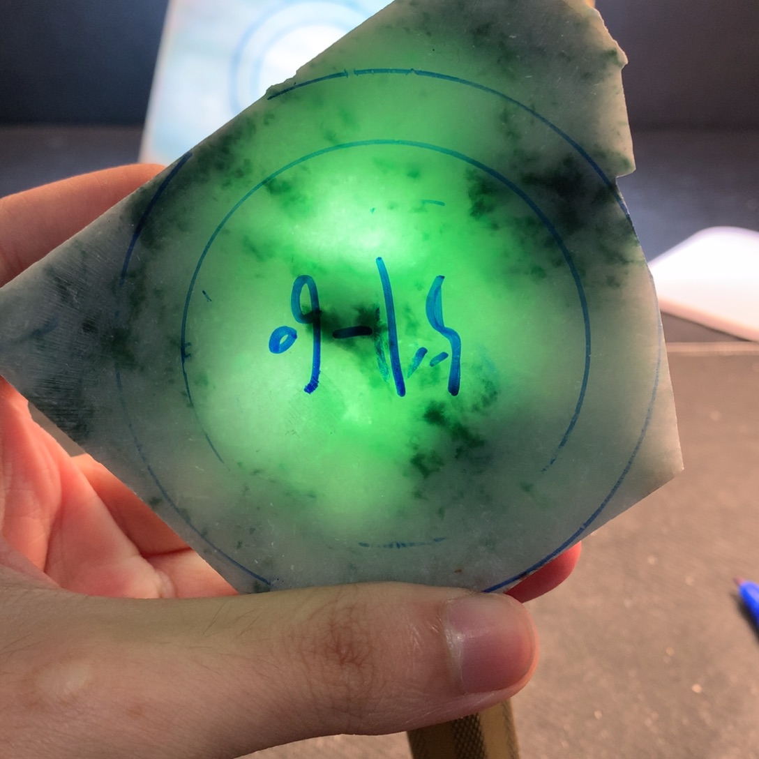 翡翠未镶嵌颈饰现***梦翡翠