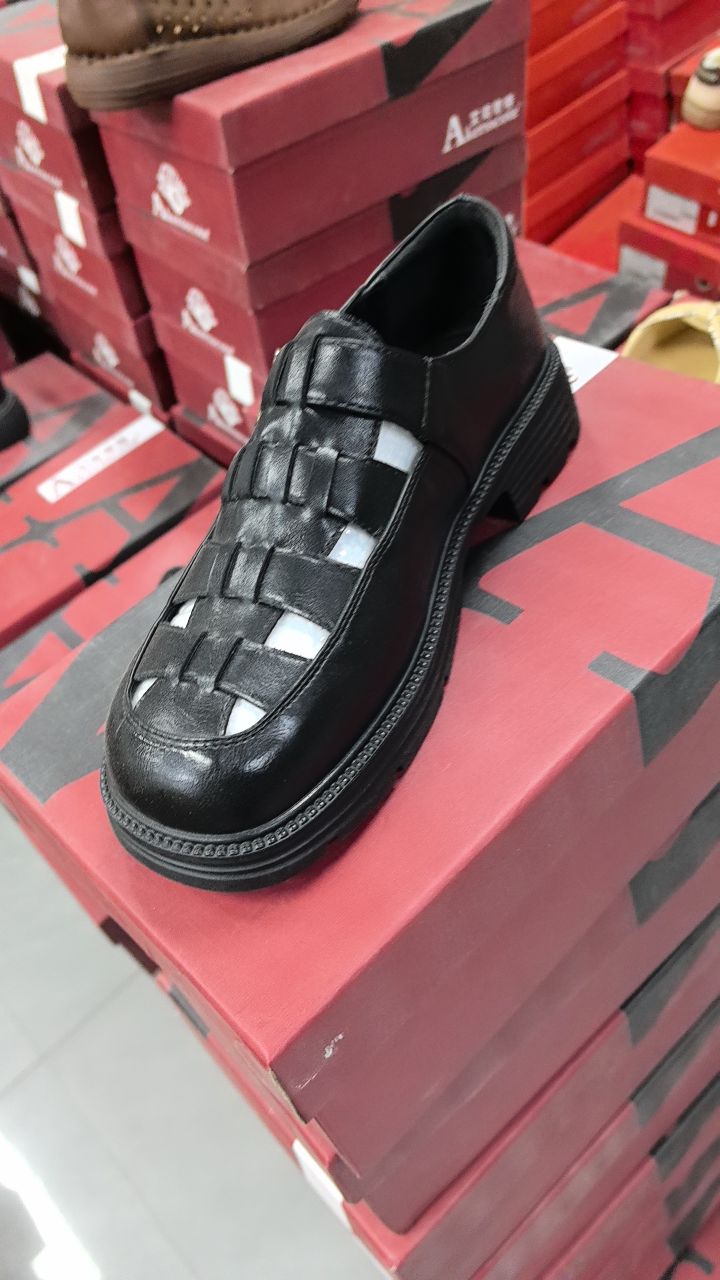 小天男女鞋铺，听主播口令下单