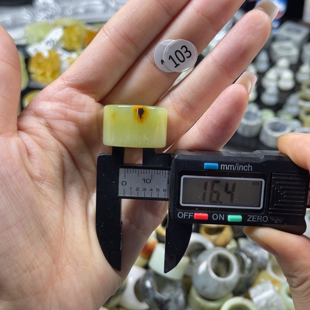 蛇纹石玉未镶嵌戒指