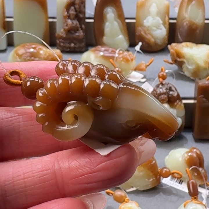 和田玉未镶嵌颈饰