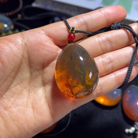 琥珀颈饰未镶嵌努****来