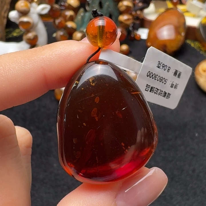 琥珀未镶嵌珠宝奇石血珀随形水滴（8.06克