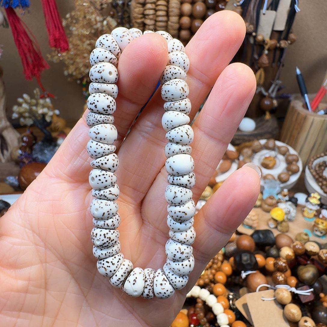 柏香籽/百香籽吊坠菩提树和树