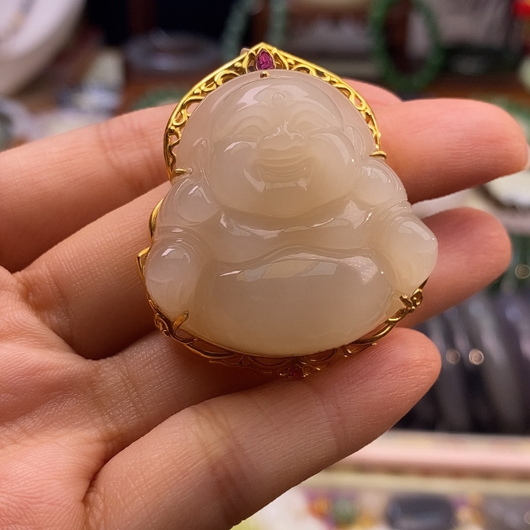 颈饰未镶嵌和田玉毕业级老坑料浓红粉18.k佛公吊坠