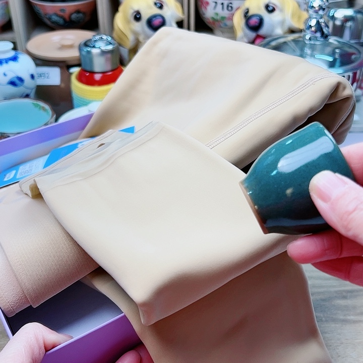 25588798898999898999