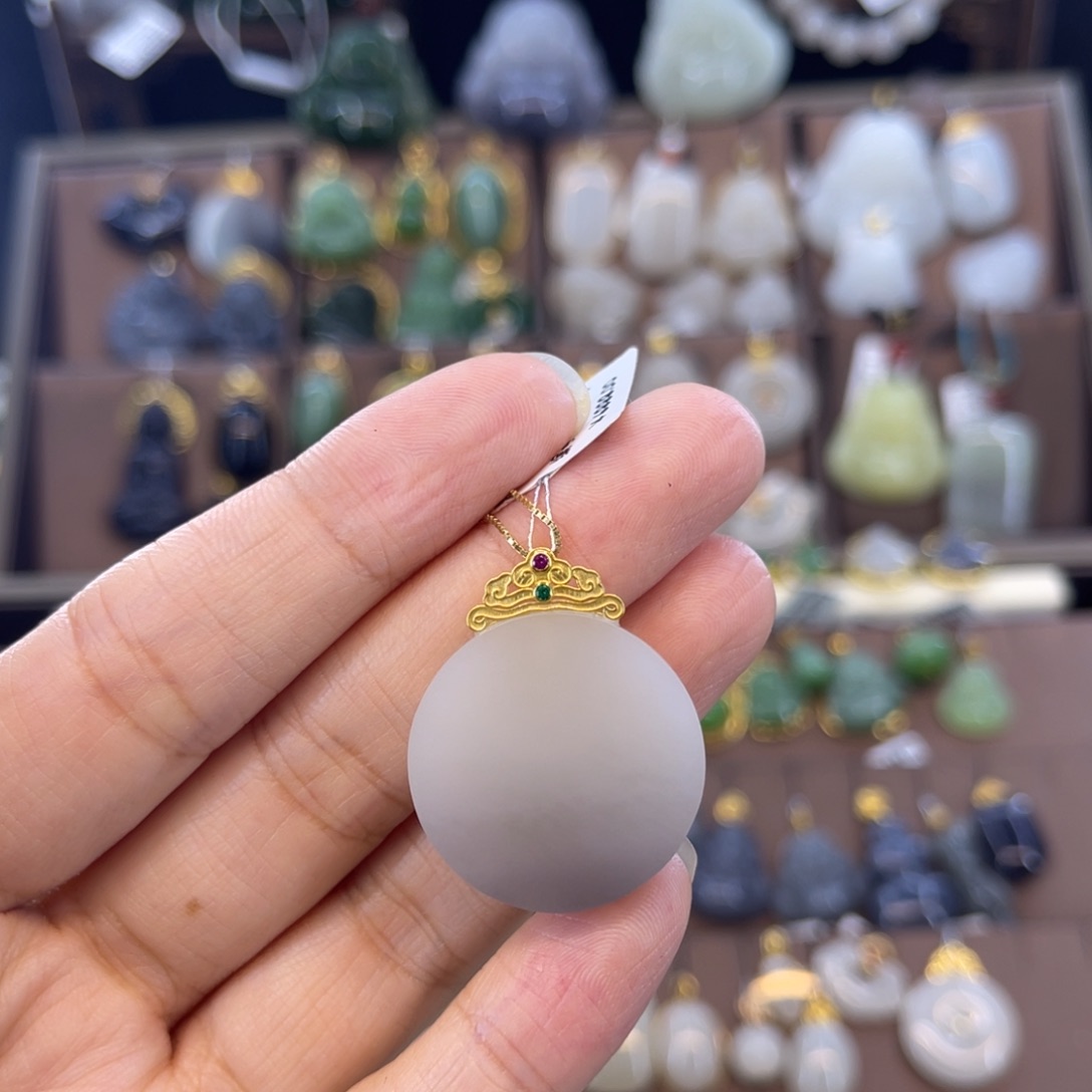 和田玉吊坠18K金镶嵌