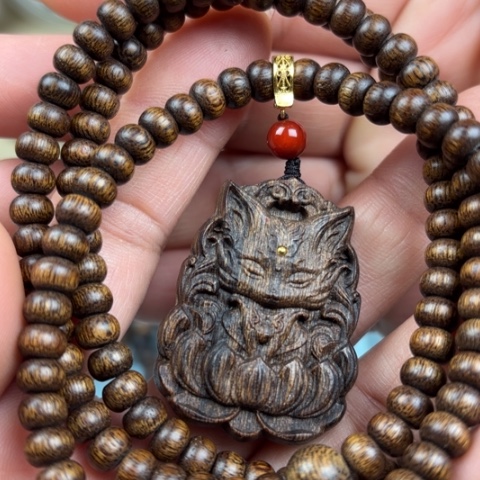 沉香手串富森红土蜜结老料+紫棋沉香木雕