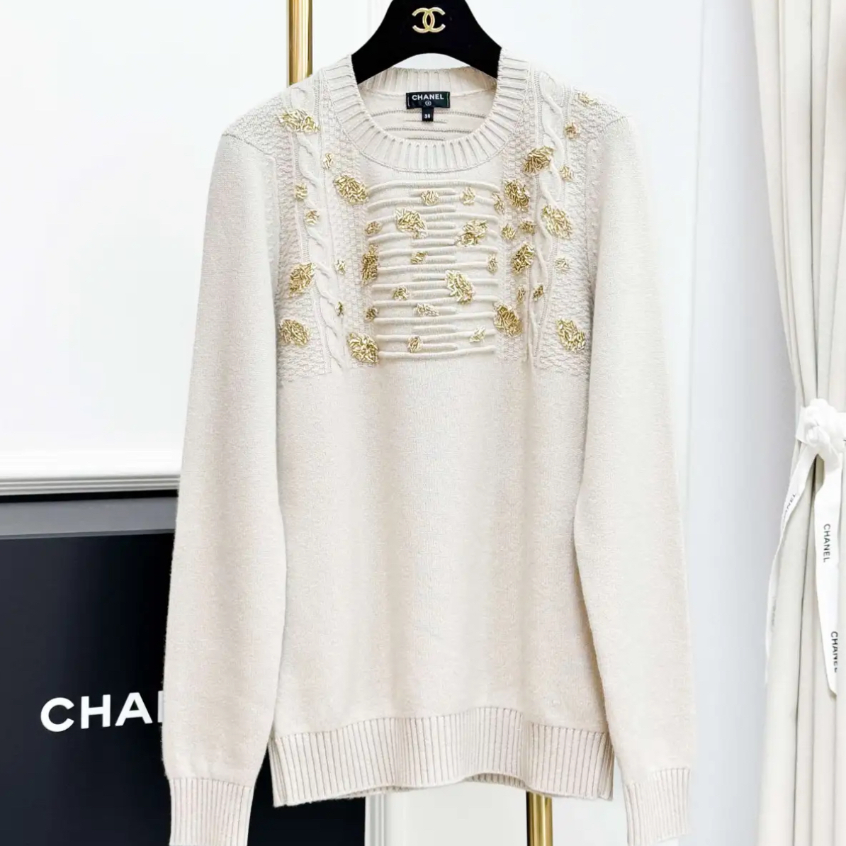 99新 Chanel/香奈儿 二手奢侈品香奈儿白灰色金扣毛衣 h283