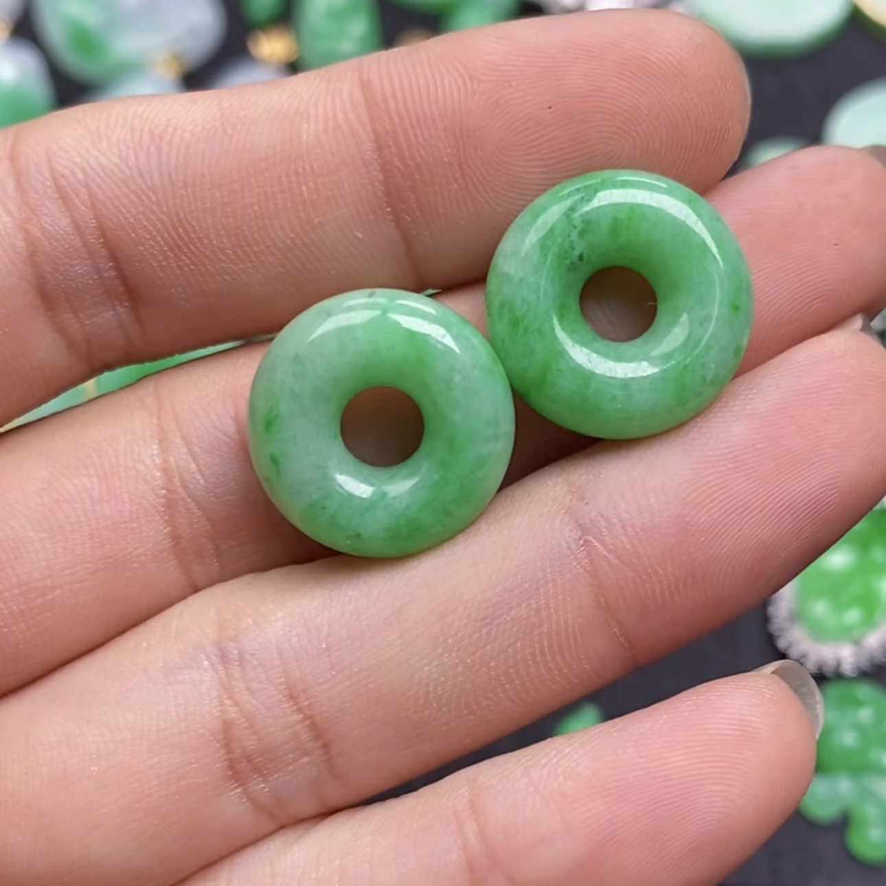 缅甸翡翠A货甜甜圈满绿