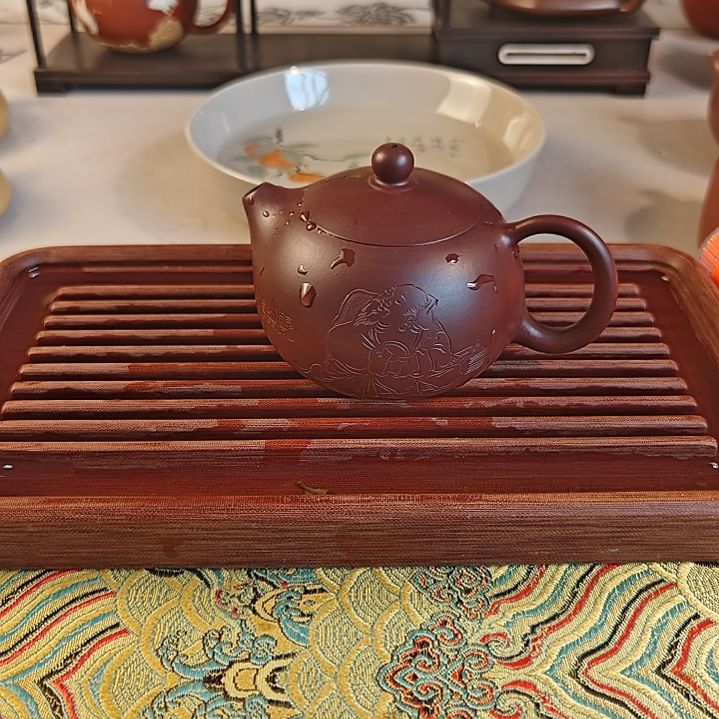 紫砂茶壶紫袍玉砂刻绘西施