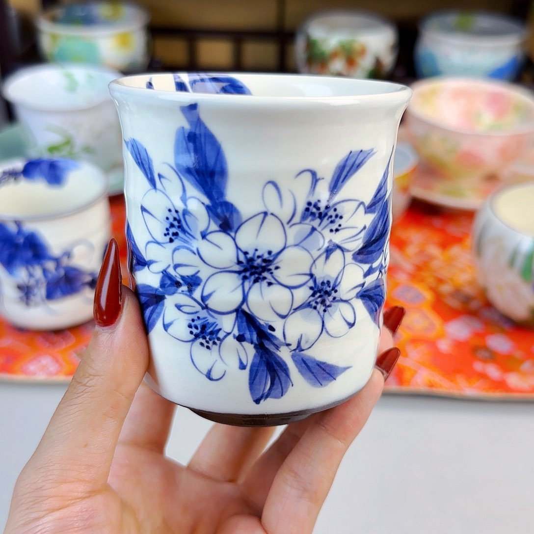 他家茶具瓷器真美！
