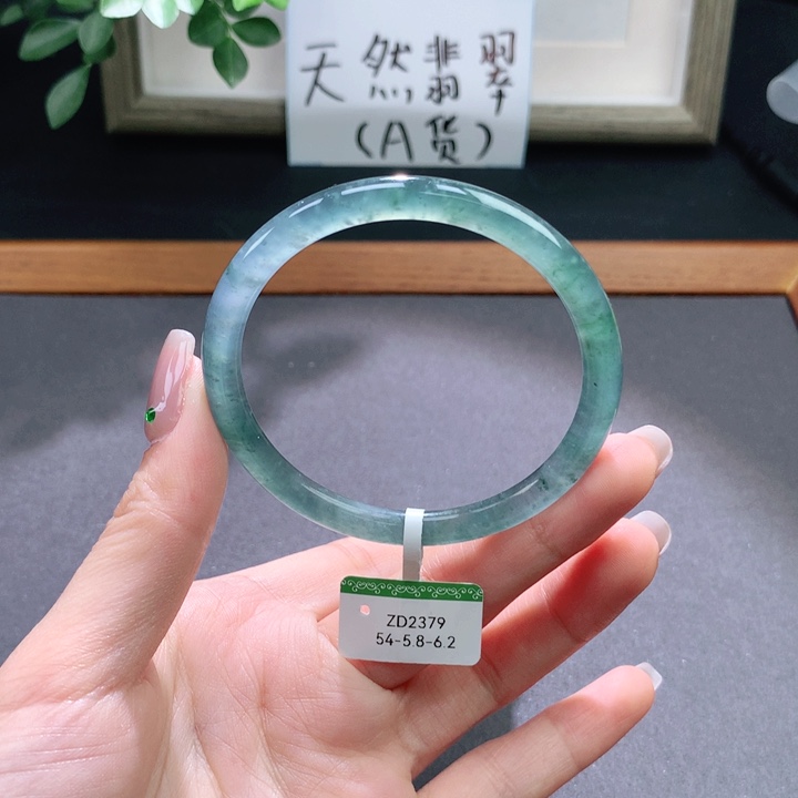 翡翠手镯未镶嵌天然翡翠手镯