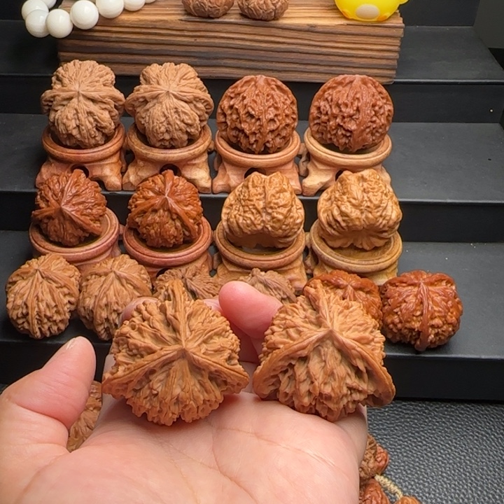 文玩核桃把件盘龙纹奔全品
