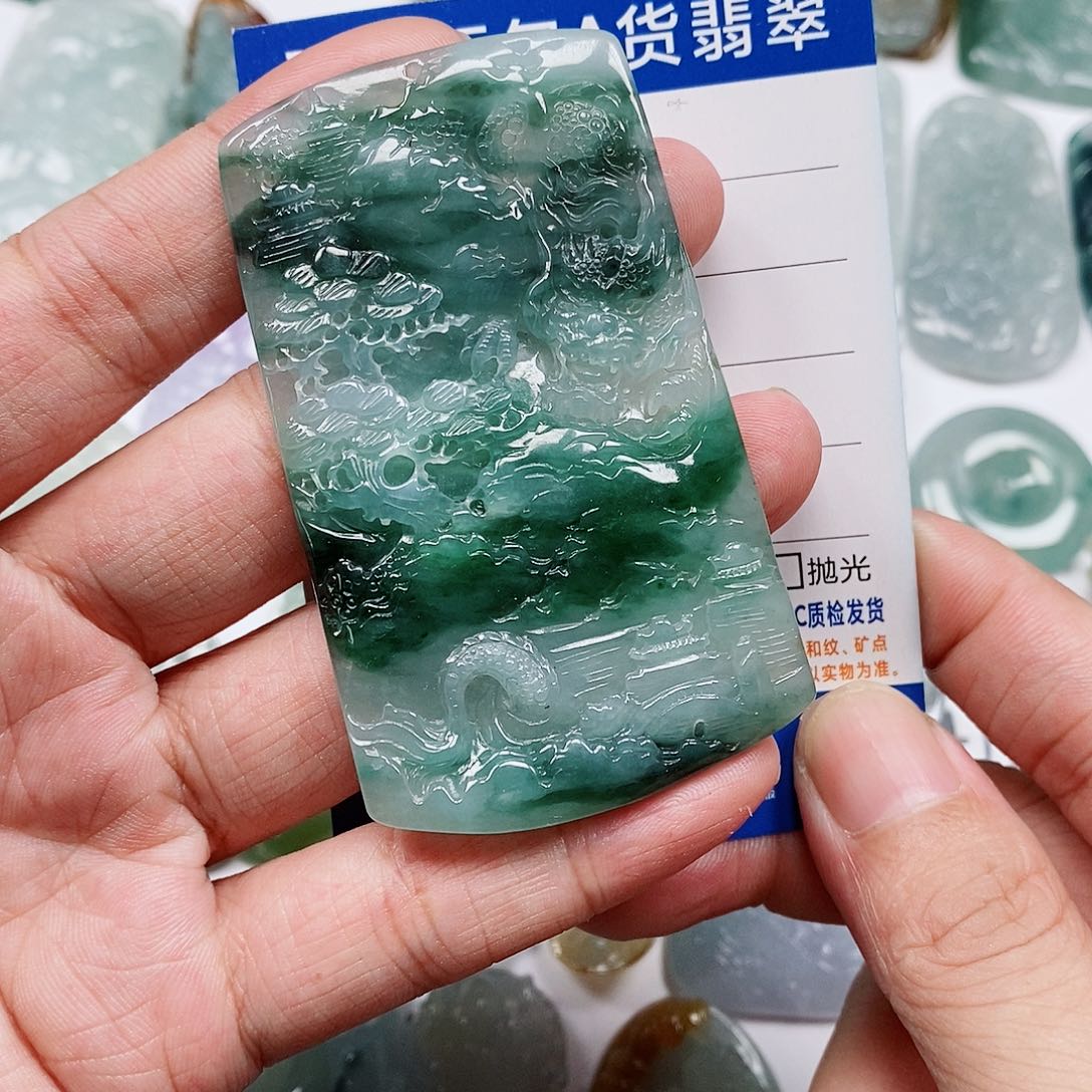 颈饰未镶嵌翡翠山水龙牌