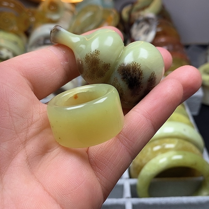 蛇纹石玉颈饰未镶嵌我***吖