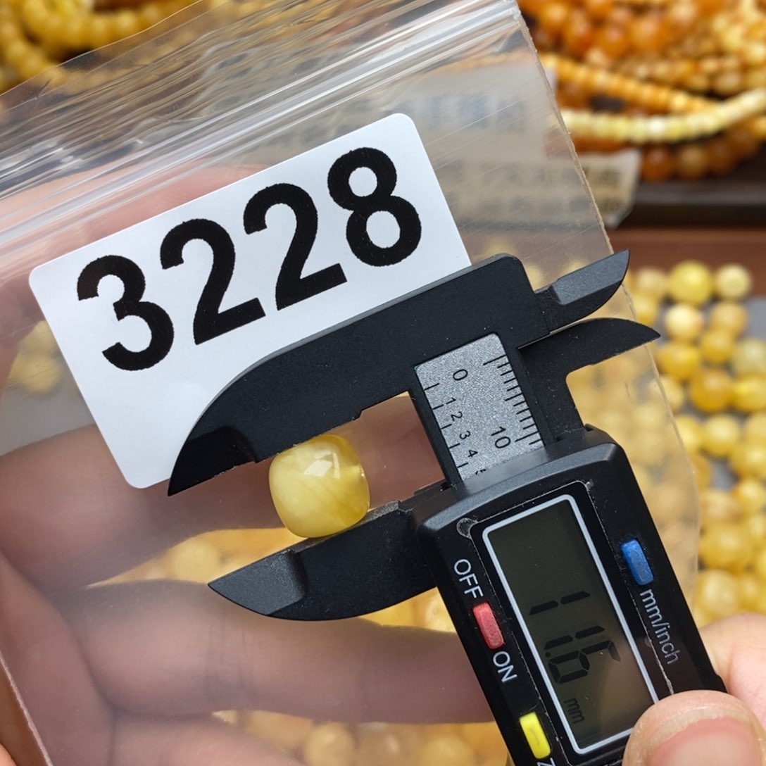 蜜蜡珠宝奇石未镶嵌