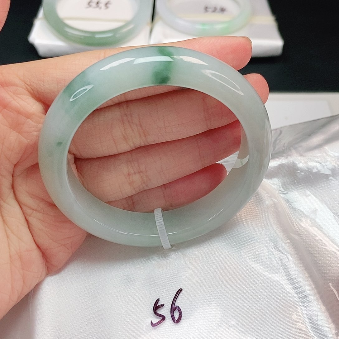 翡翠手镯未镶嵌正圈