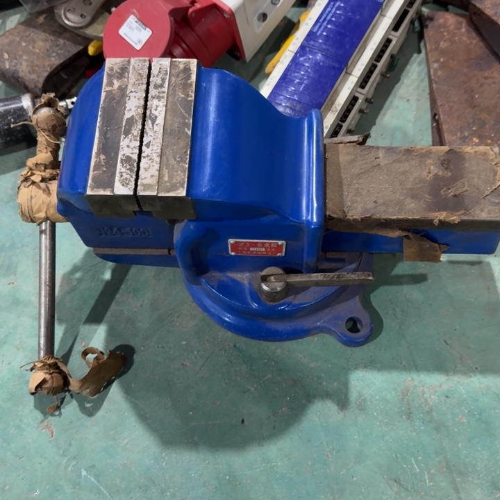 沪工五厂台虎钳一个发货