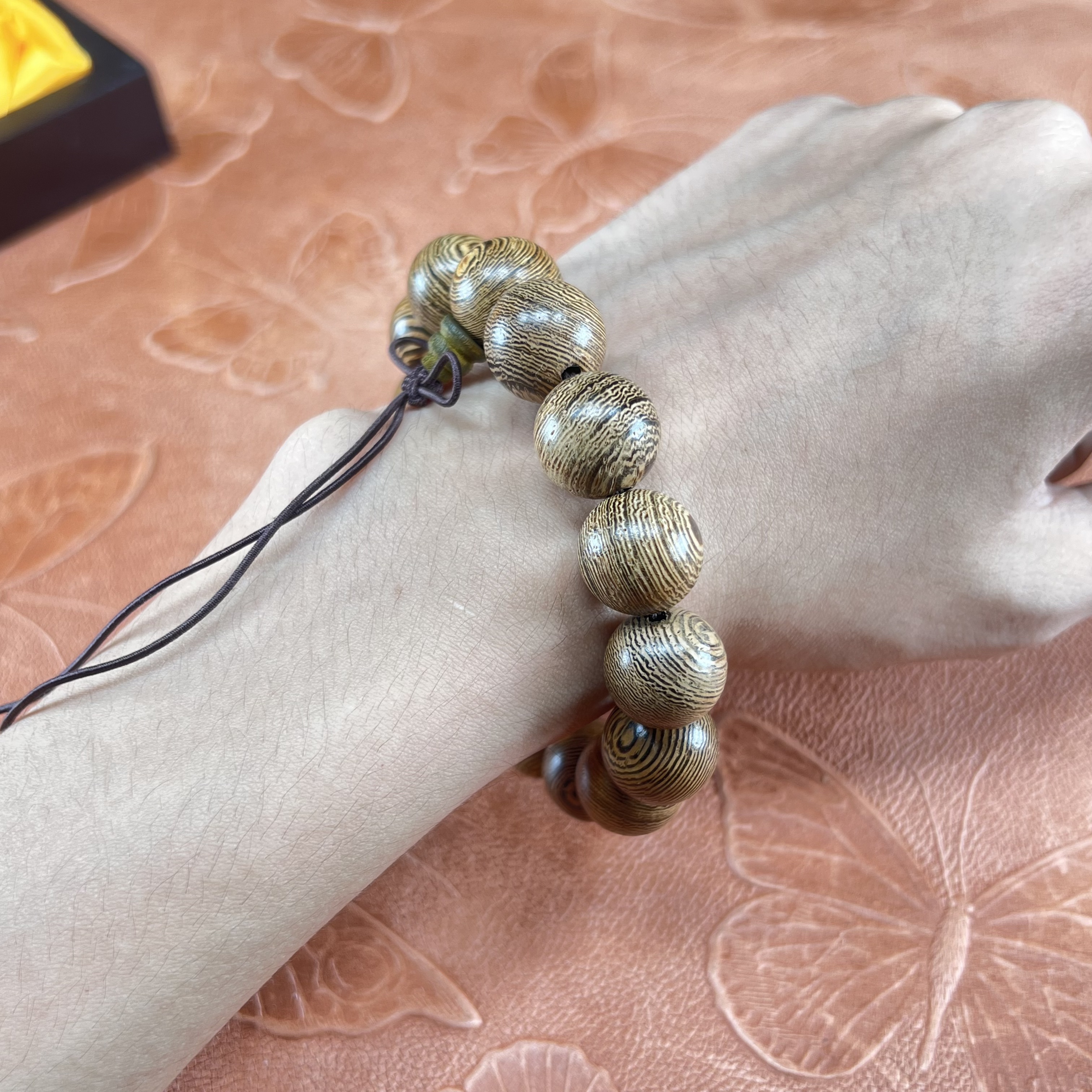 鸡翅木1.5手串MK707