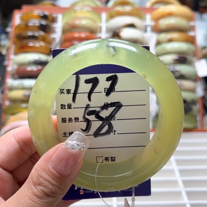 蛇纹石玉手镯未镶嵌