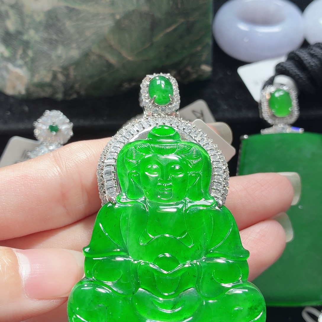翡翠未镶嵌颈饰11