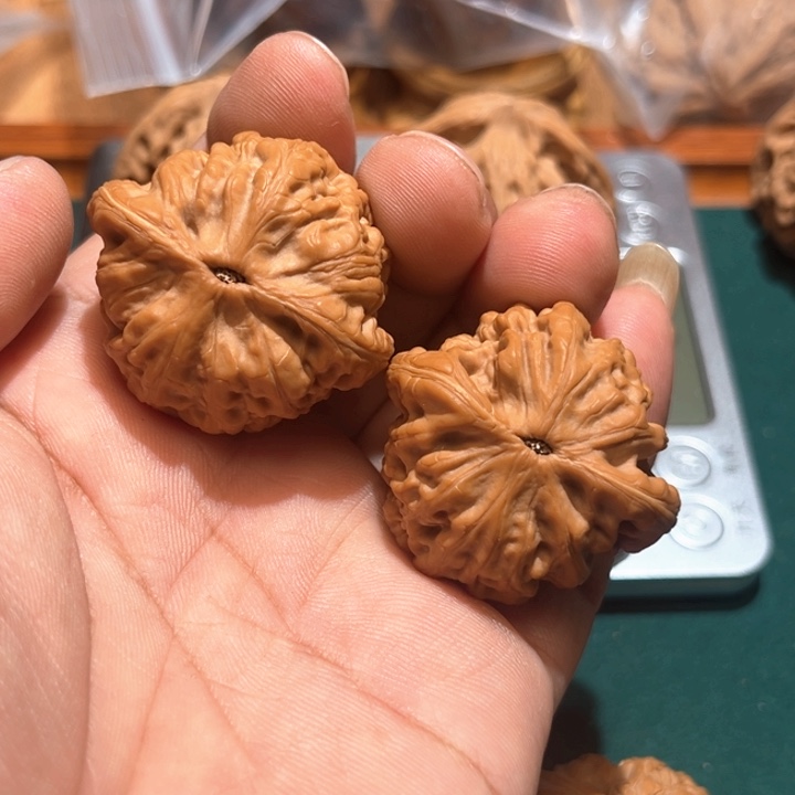 K****文玩核桃把件红锦鲤