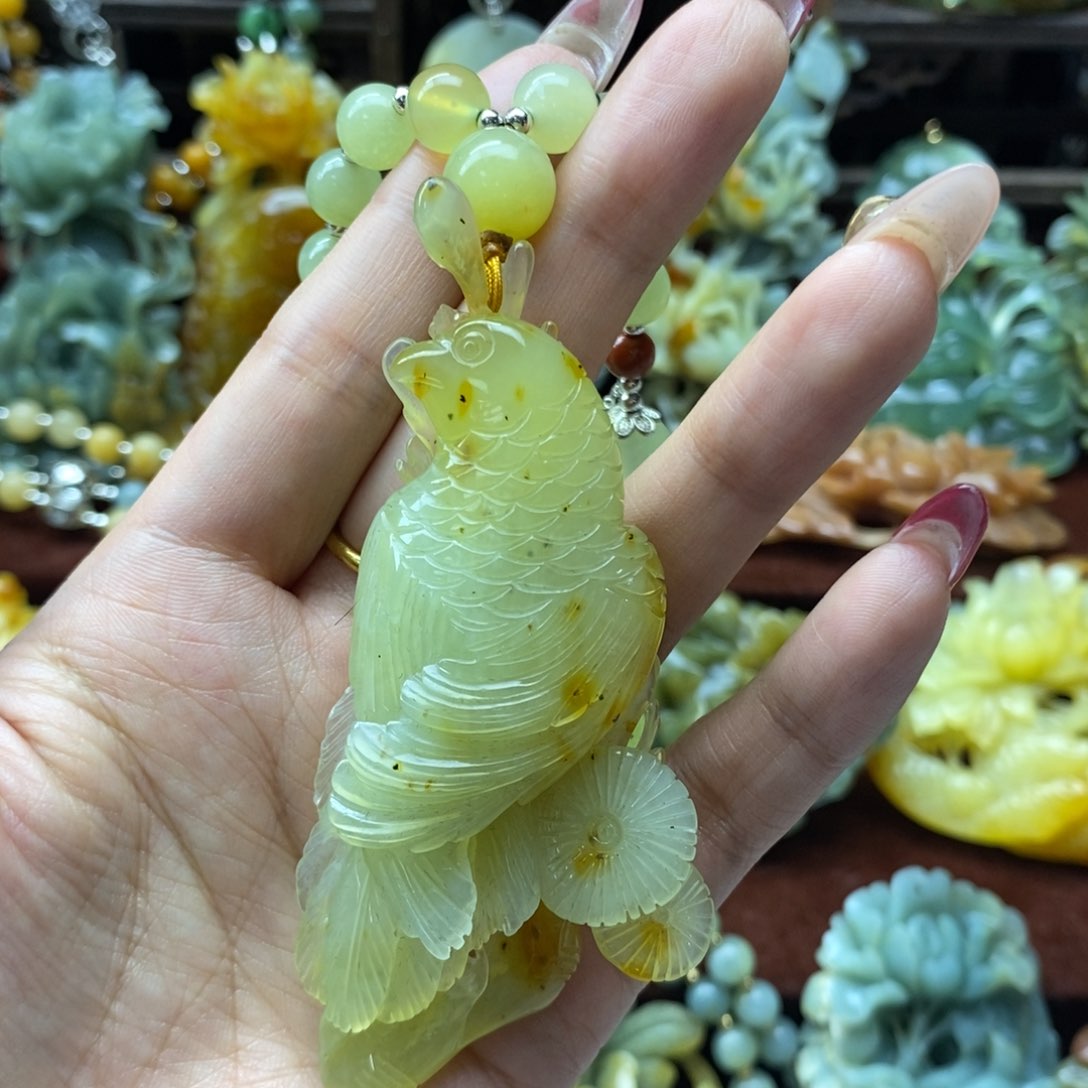 蛇纹石玉挂件未镶嵌