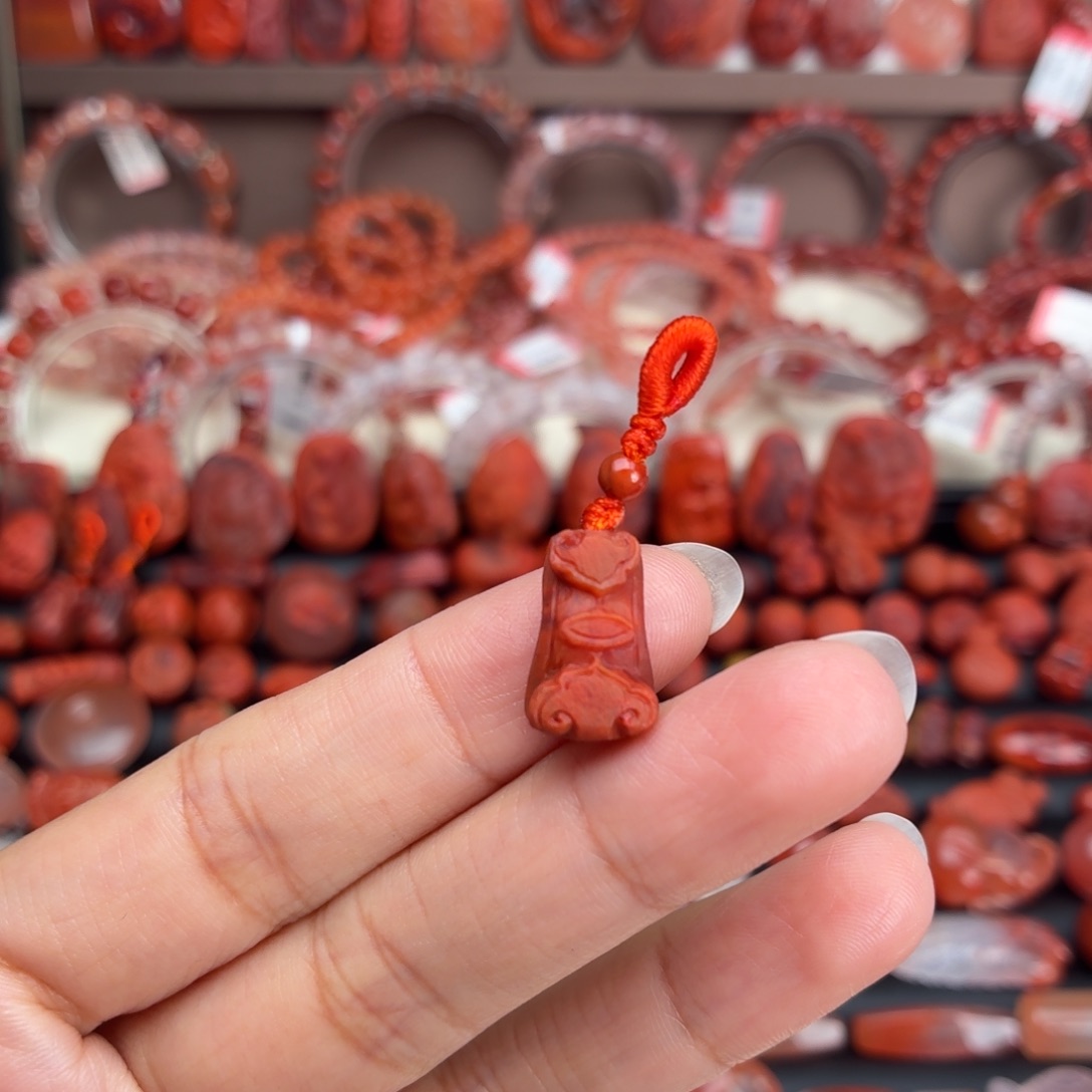 南红玛瑙未镶嵌颈饰如意