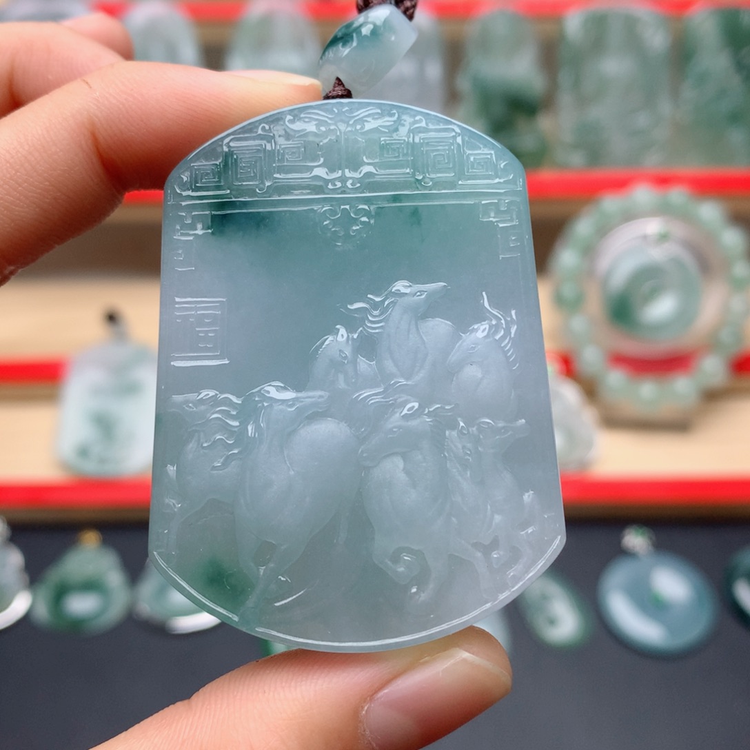 翡翠颈饰未镶嵌云*无事牌