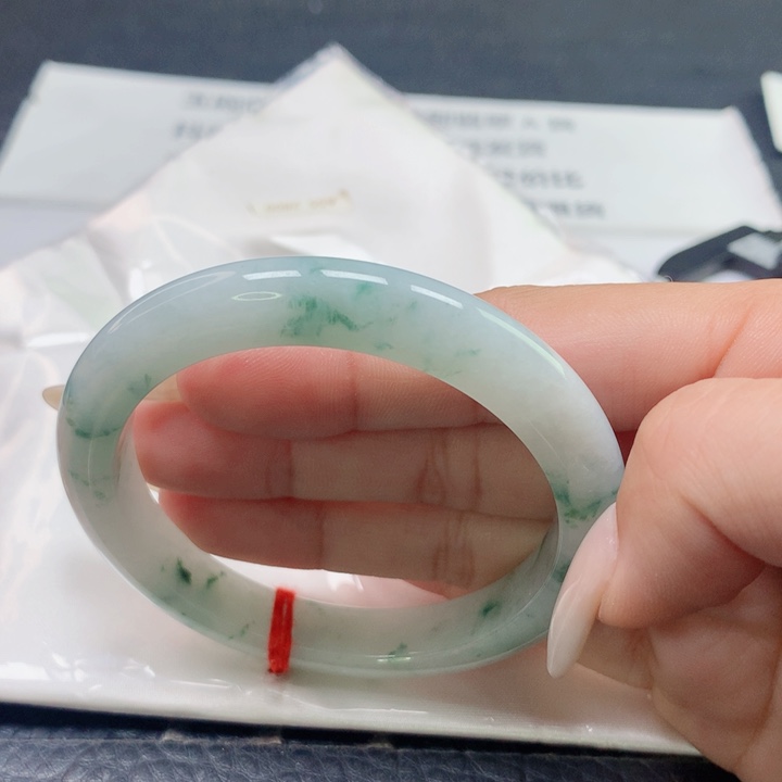 翡翠未镶嵌手镯5556