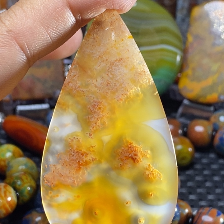 乙***泉玛瑙/玉髓未镶嵌颈饰