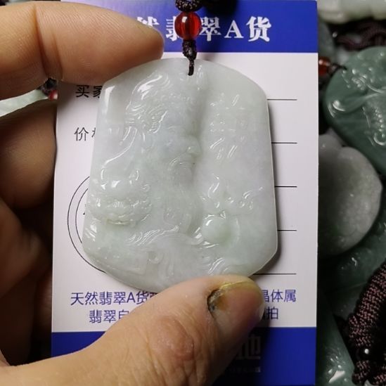 翡翠未镶嵌颈饰挂件