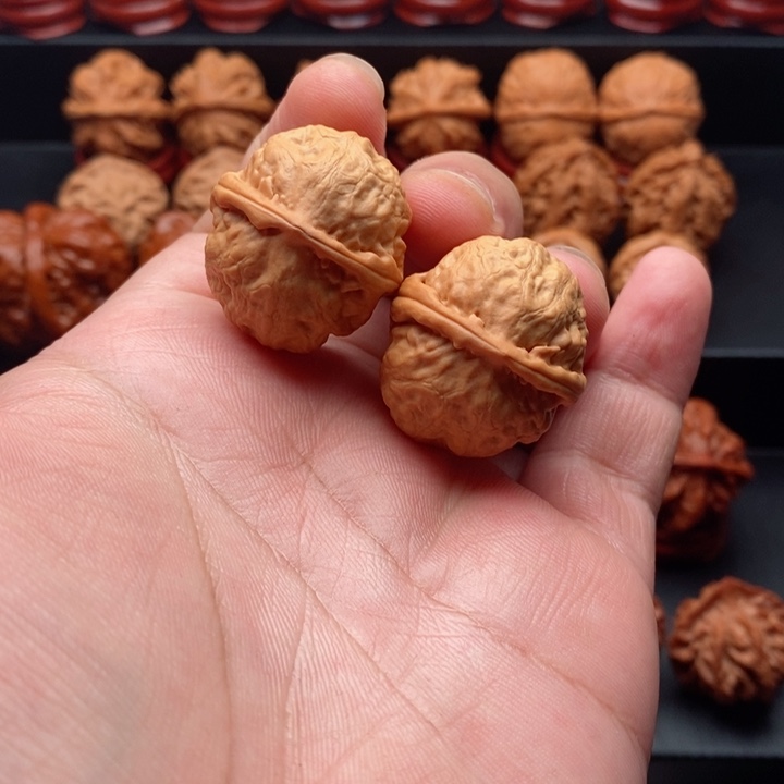 文玩核桃把件肉龙 