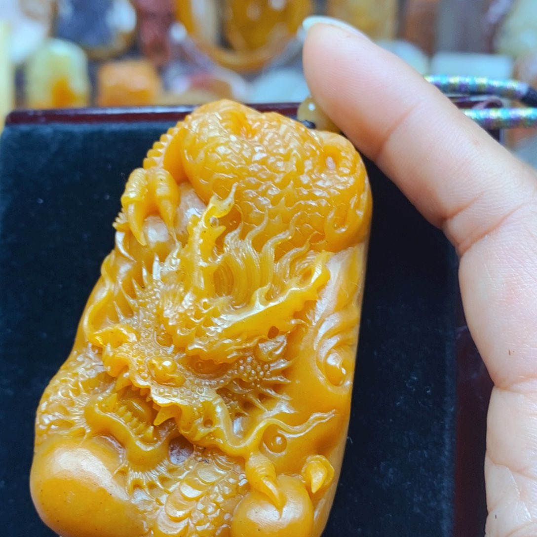 石英质玉（黄龙玉）颈饰未镶嵌