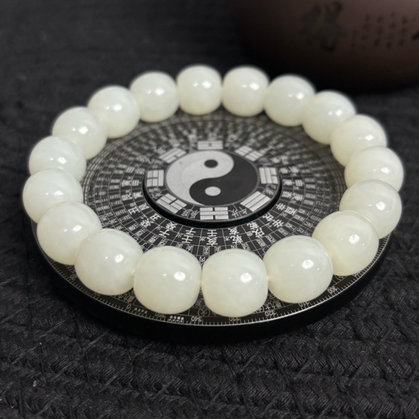 【白玉系列】新疆和田玉且末冰底一细过灯12mm老型手串