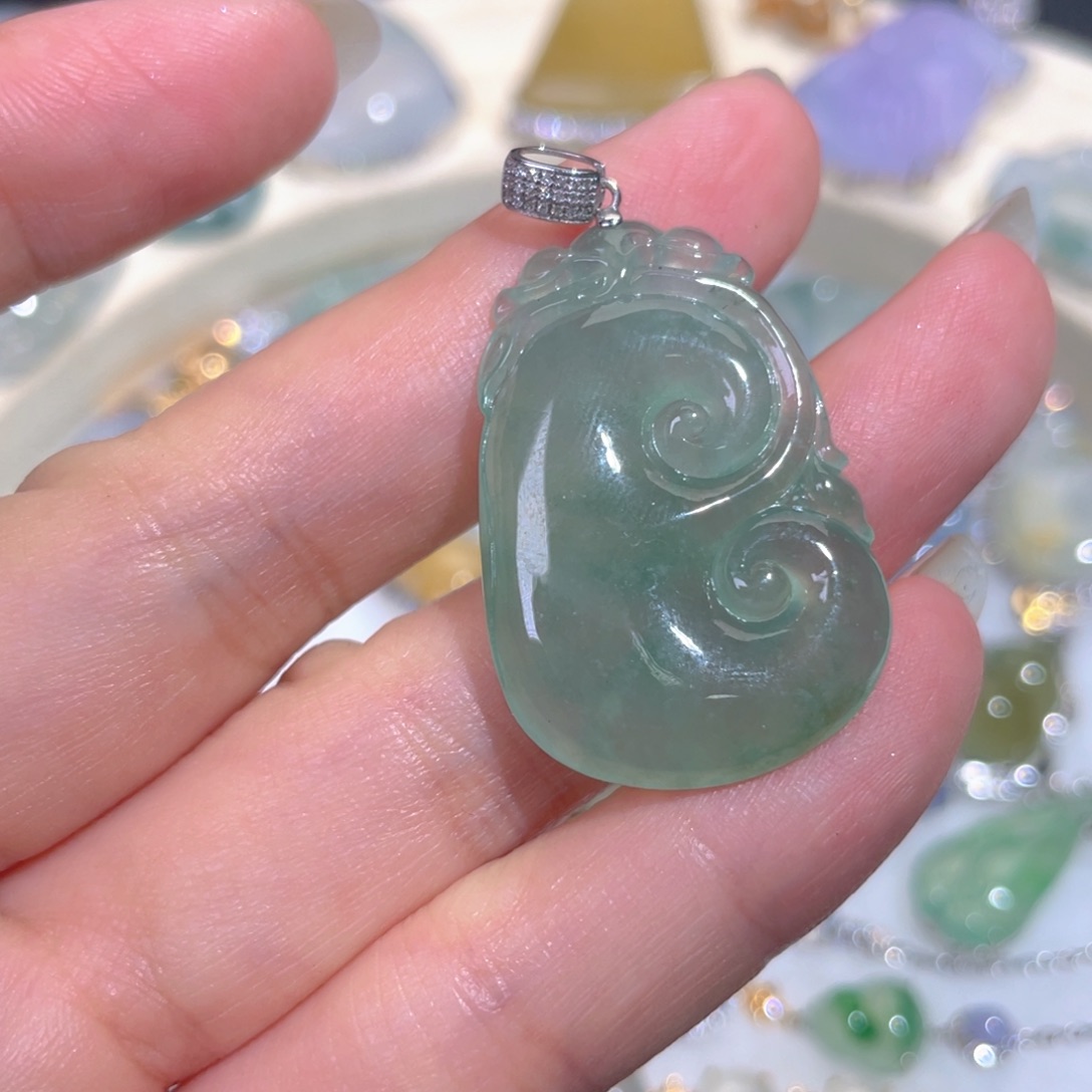 颈饰18K金镶嵌翡翠翡翠