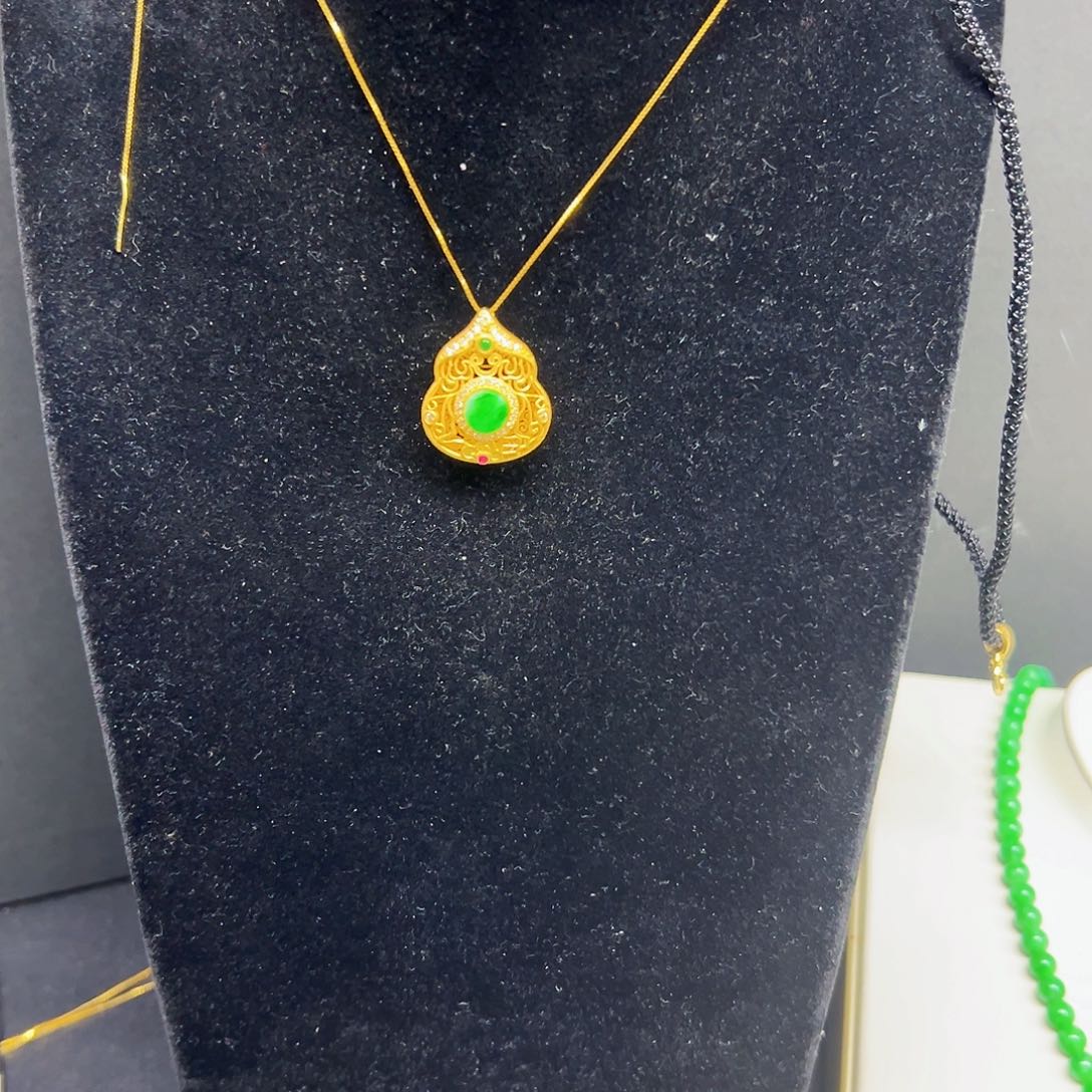 翡翠颈饰银S925镶嵌天然缅料A货